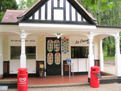 Ipswich Historic Lettering: Tea shelter 1